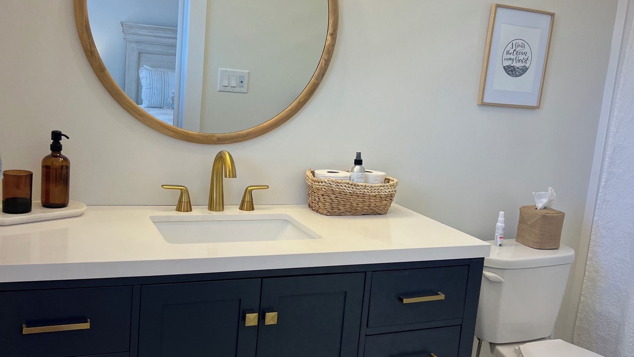 Photo of Bathroom in Red House