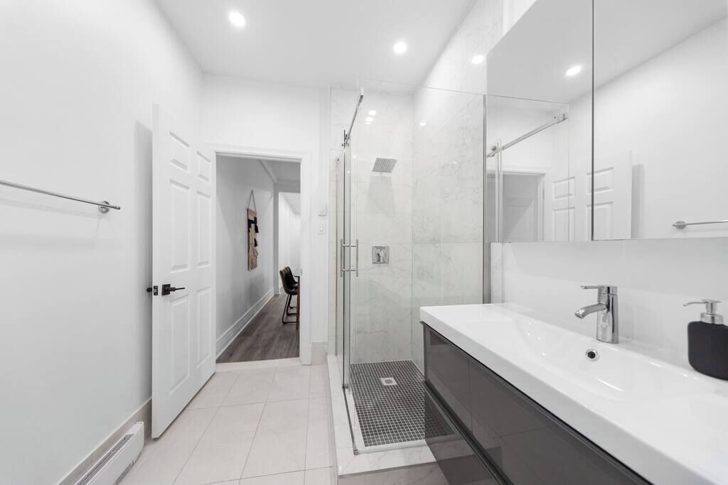 Photo of Bathroom in Cote-Des-Neiges—Notre-Dame-De-Grace