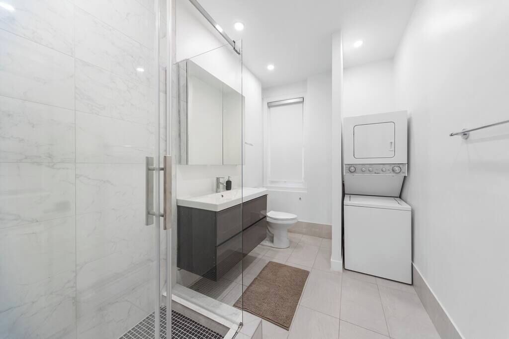 Photo of Bathroom in Cote-Des-Neiges—Notre-Dame-De-Grace