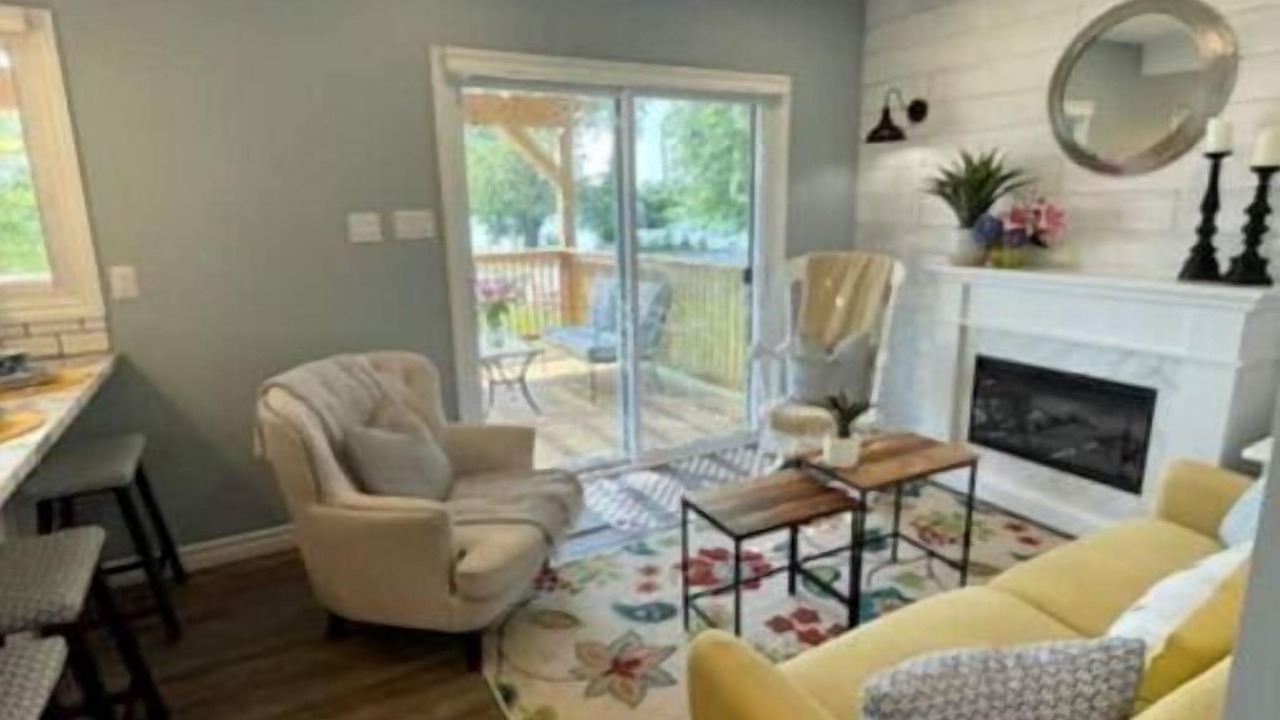 Photo of Livingroom in Amherstburg