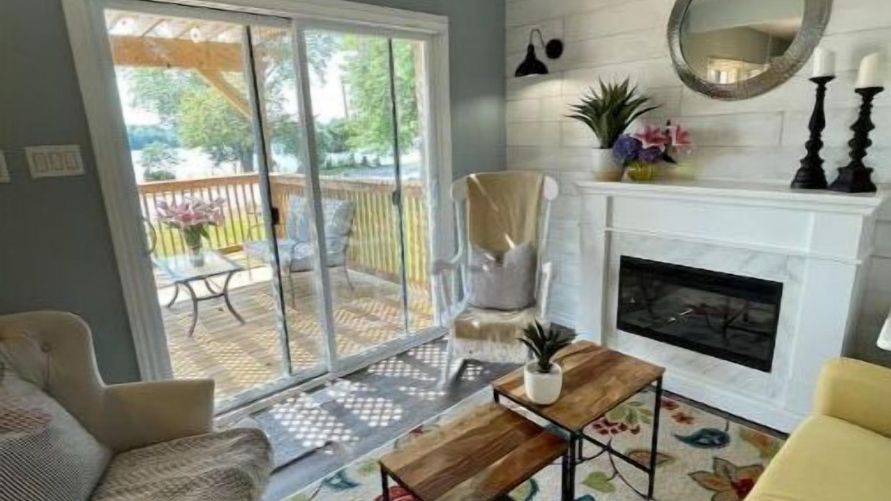 Photo of Livingroom in Amherstburg
