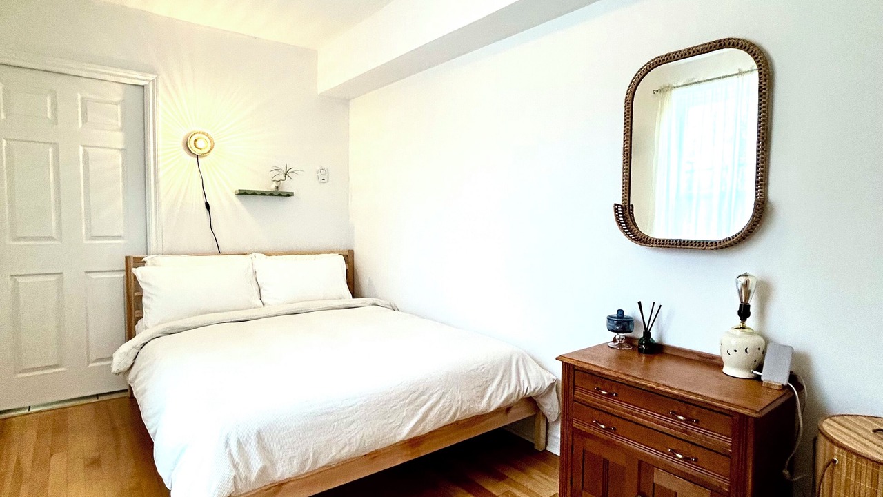 Photo of Bedroom in Mile-Ex