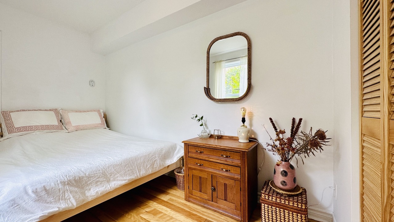 Photo of Bedroom in Mile-Ex