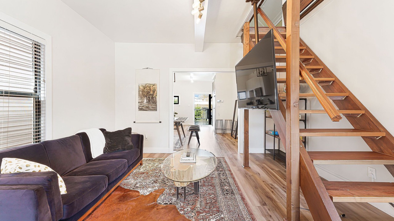 Photo of Livingroom in Downtown Eastside