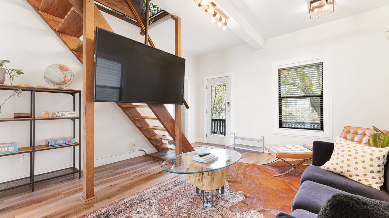 Photo of Livingroom in Downtown Eastside