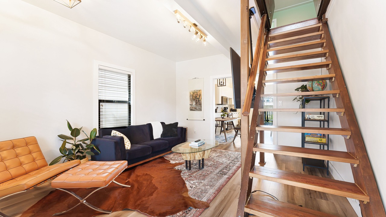 Photo of Livingroom in Downtown Eastside