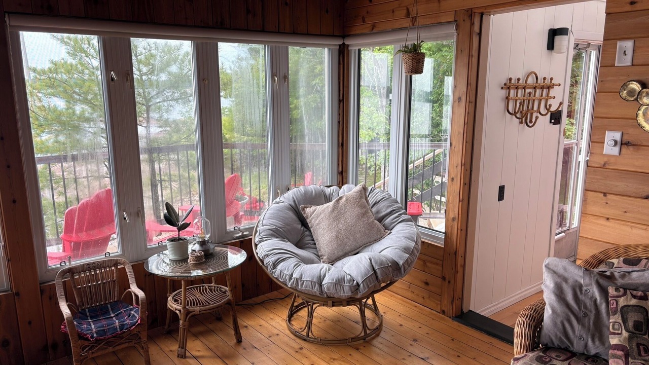 Photo of Livingroom in Honey Harbour