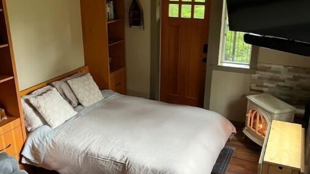 Photo of Bedroom in Port Renfrew