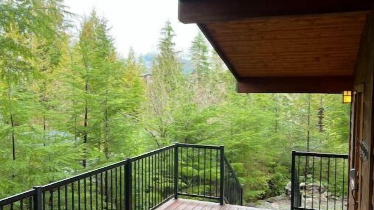 Photo of Patio Balcony in Port Renfrew