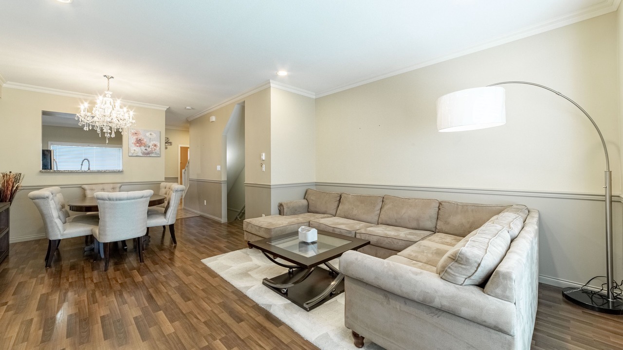 Photo of Livingroom in Richmond City Centre