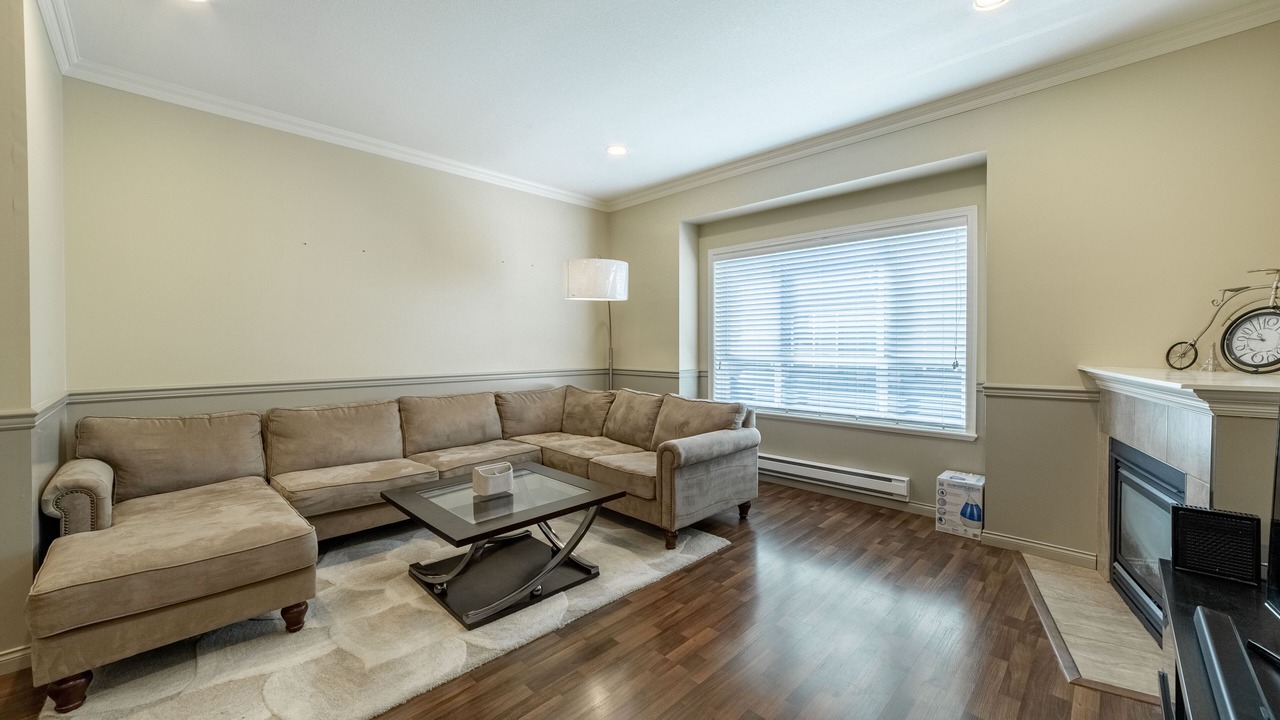 Photo of Livingroom in Richmond City Centre