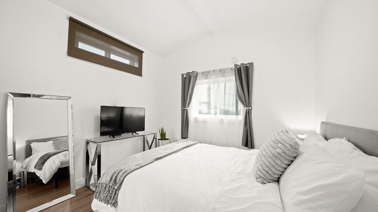 Photo of Bedroom in Renfrew-Collingwood