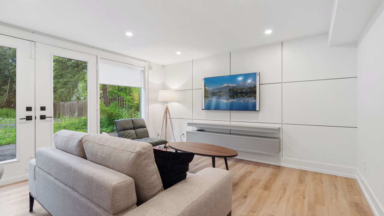 Photo of Livingroom in Bayview Village