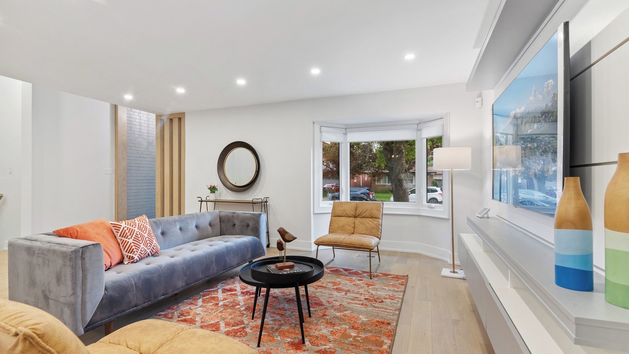 Photo of Livingroom in Bayview Village