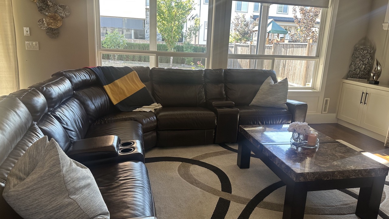 Photo of Livingroom in Guildford