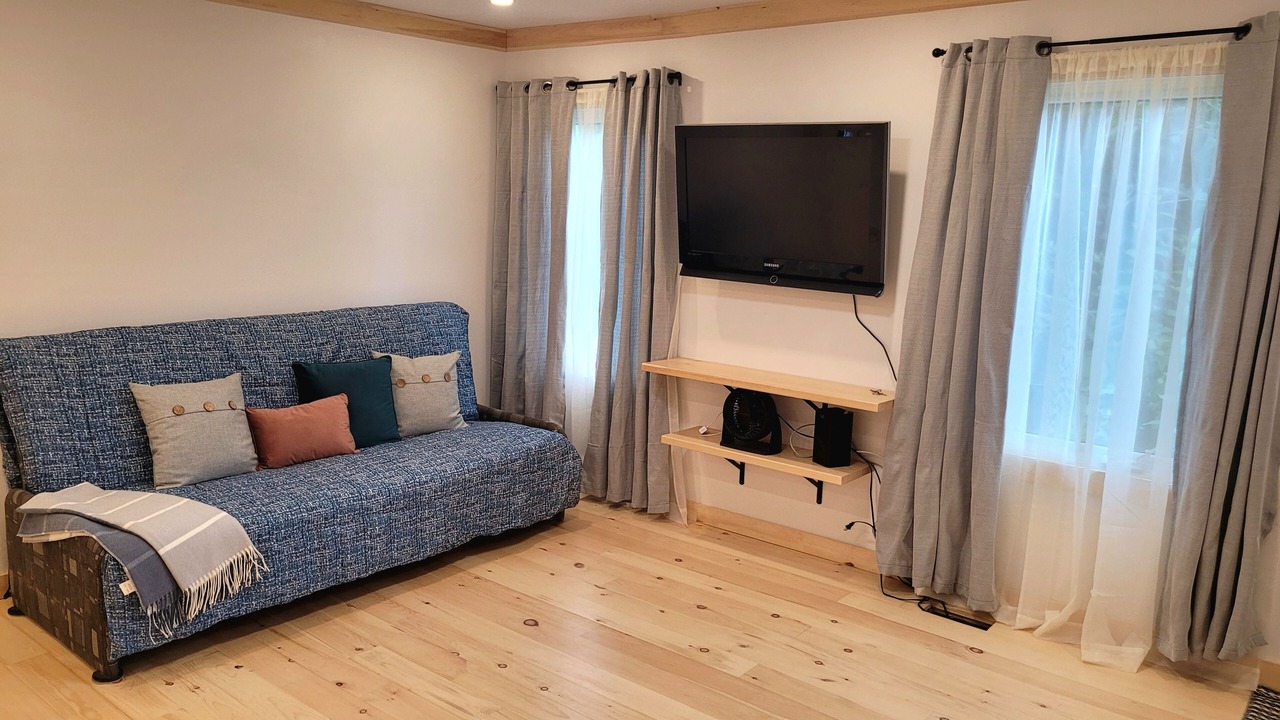 Photo of Livingroom in Parry Sound