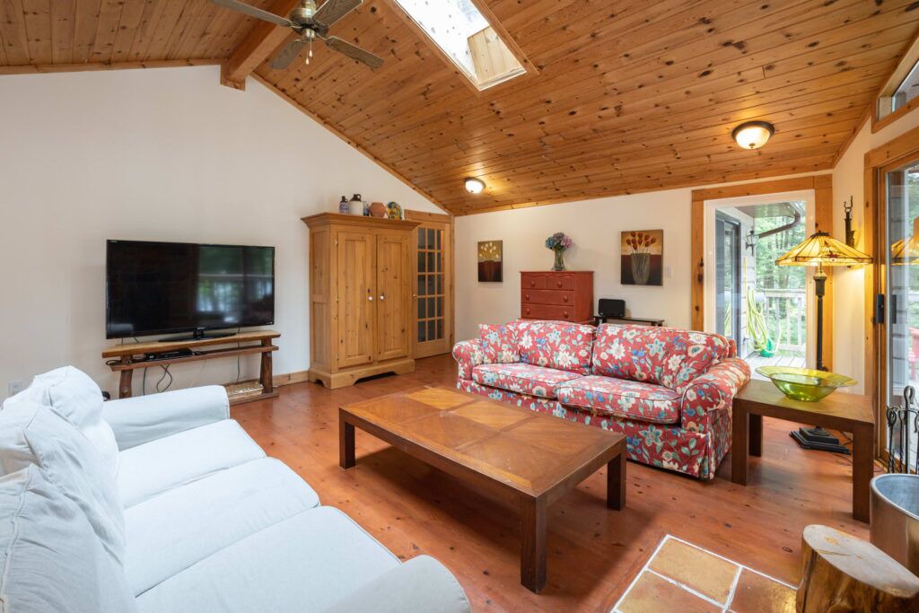 Photo of Livingroom in Bracebridge