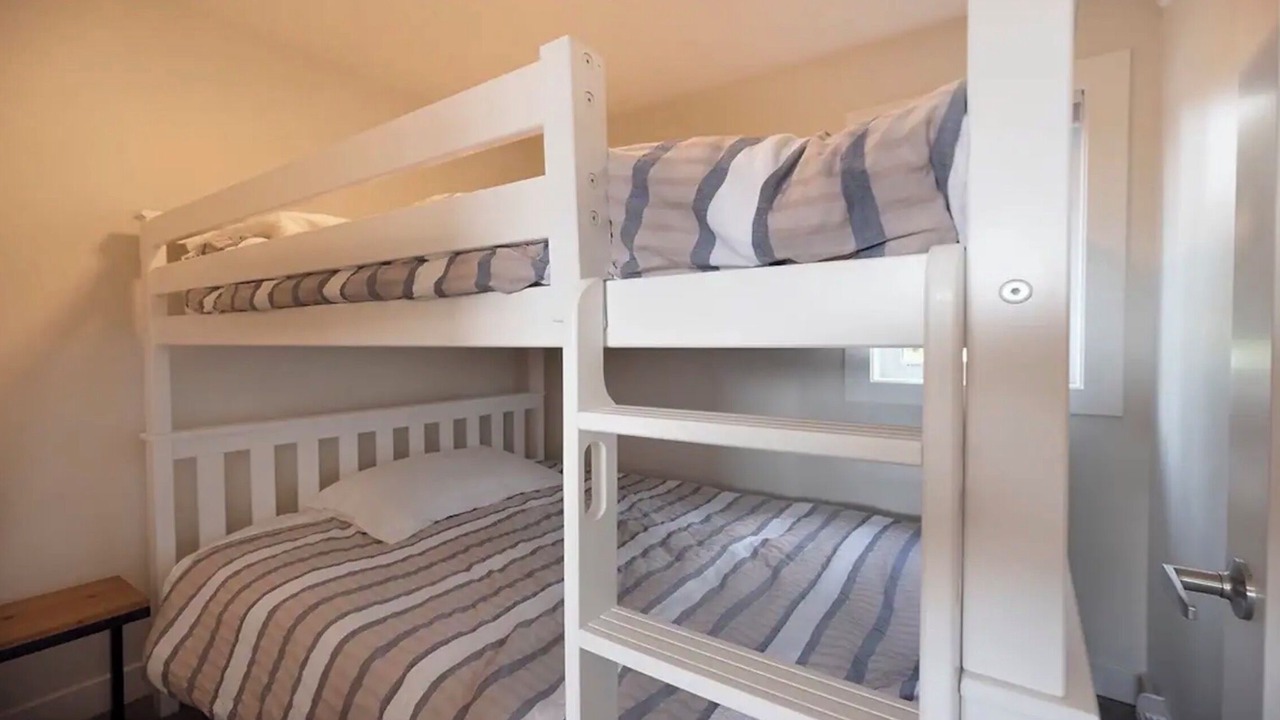 Photo of Bedroom in Youbou