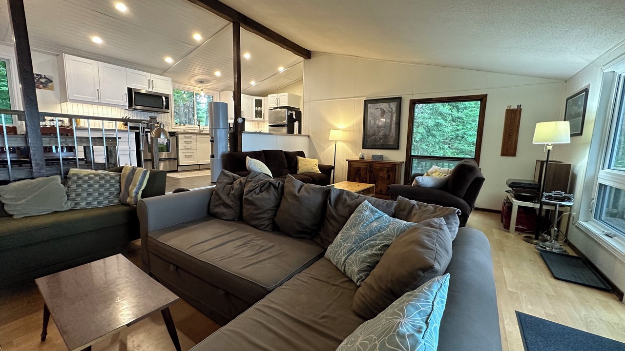 Photo of Livingroom in Algonquin Highlands