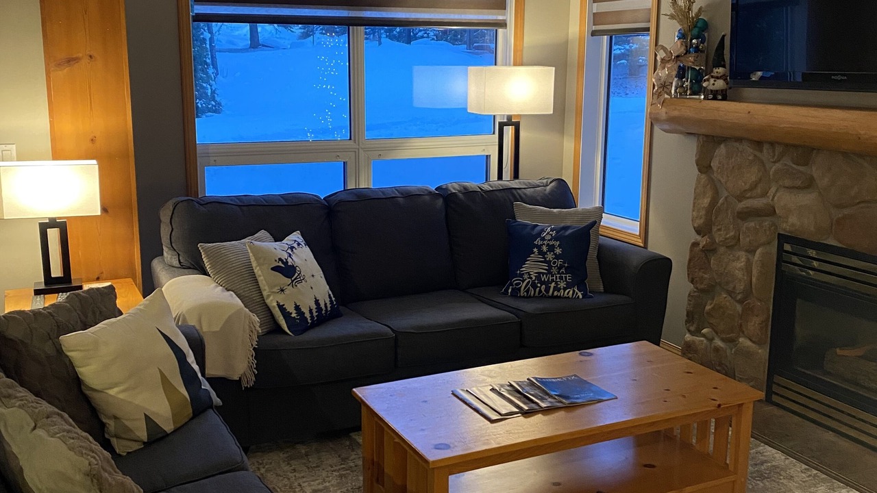 Photo of Livingroom in East Kootenay