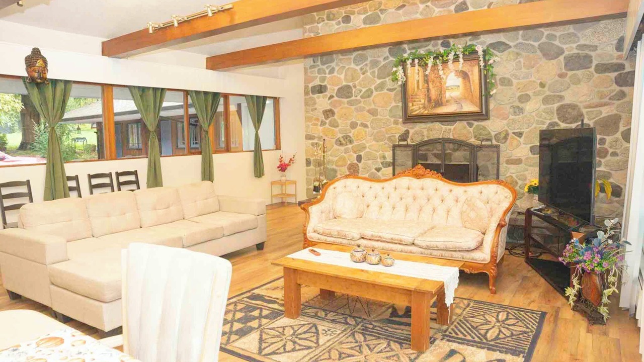 Photo of Livingroom in Langley