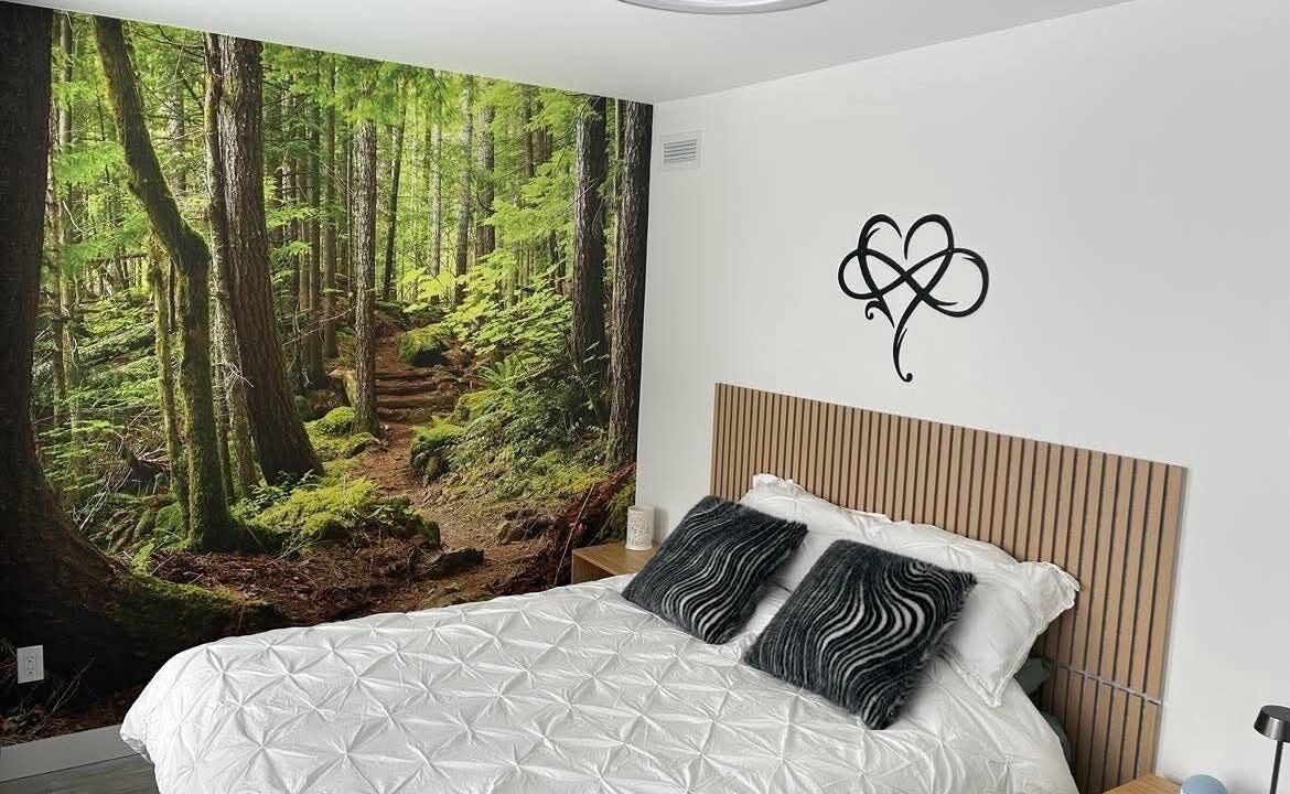 Photo of Bedroom in Adstock