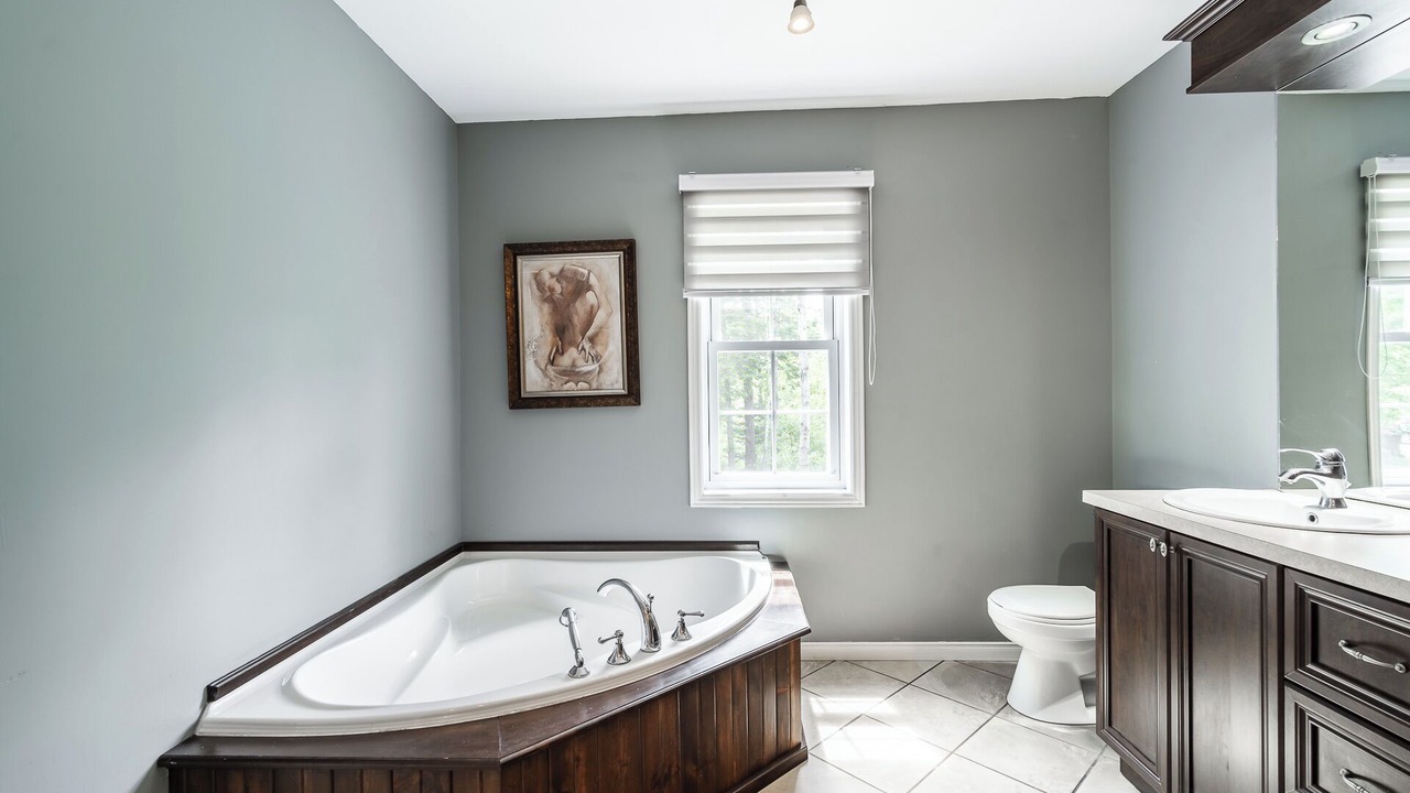 Photo of Bathroom in Les Pays-d'en-Haut Regional County Municipality