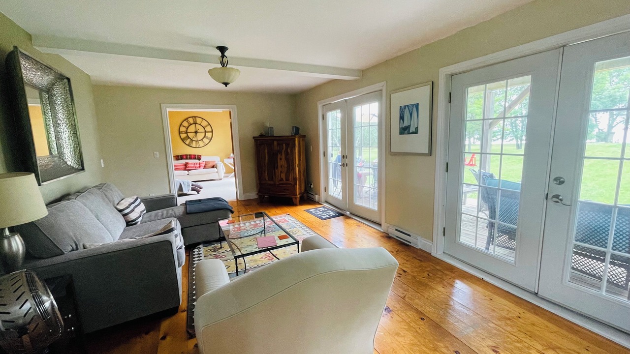Photo of Livingroom in Loyalist