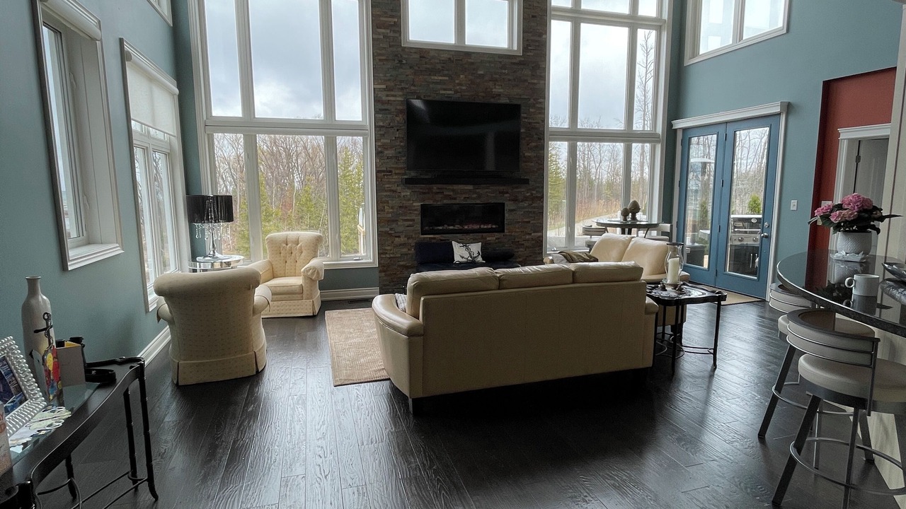 Photo of Livingroom in Wasaga Beach