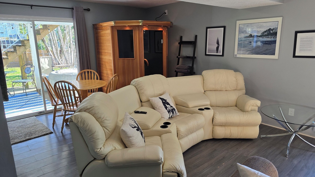 Photo of Livingroom in Lake Cowichan