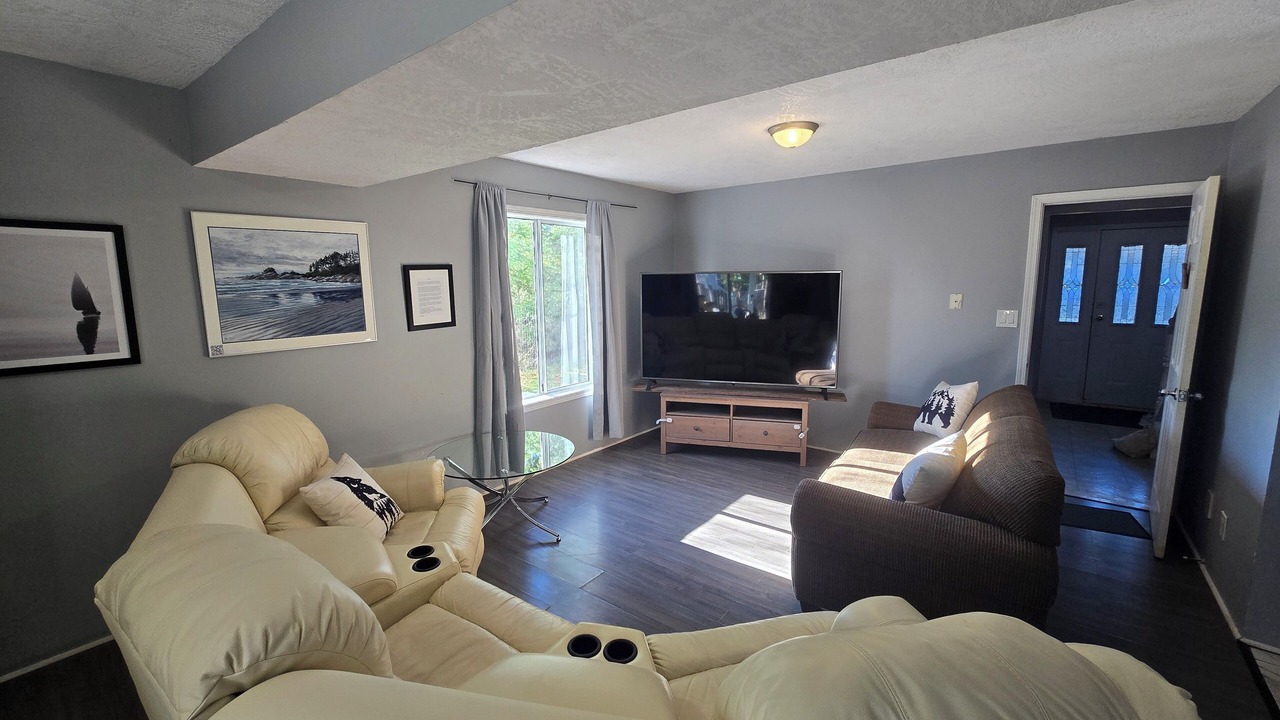 Photo of Livingroom in Lake Cowichan