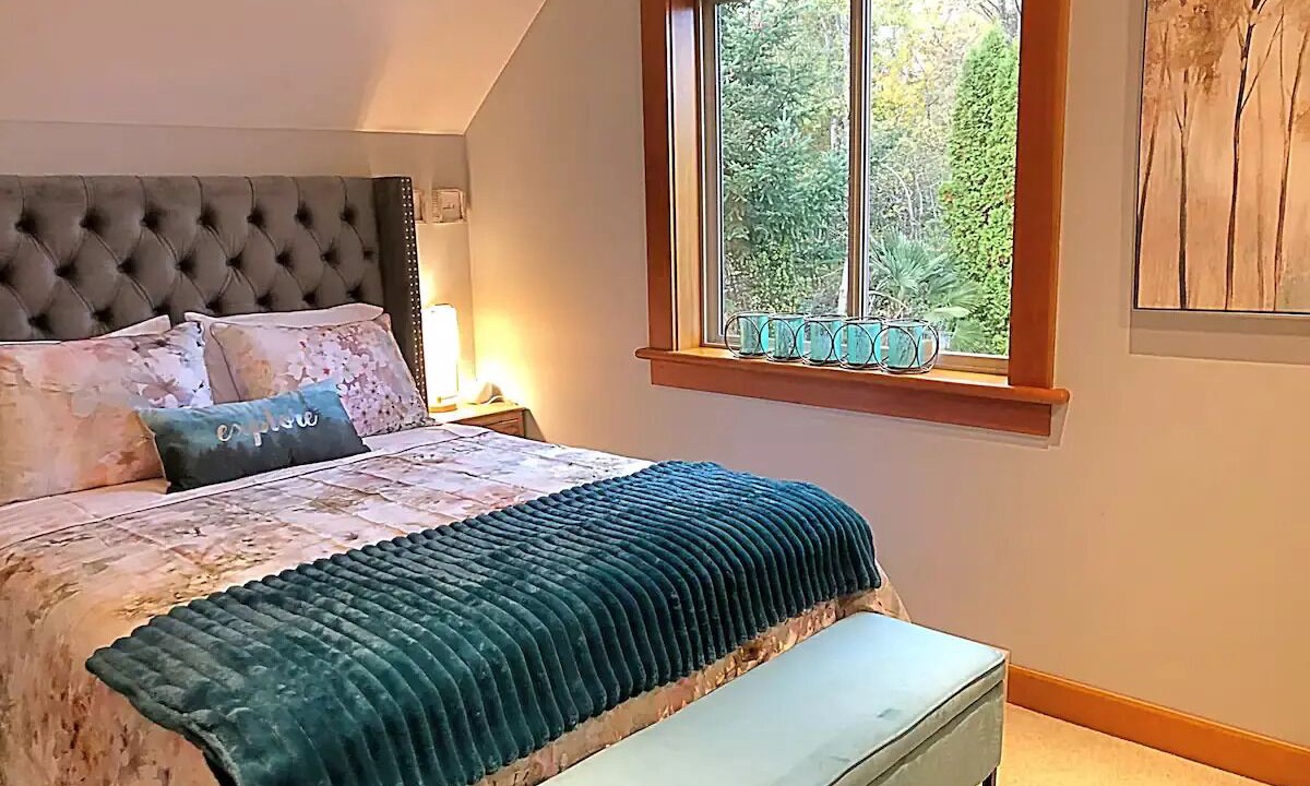 Photo of Bedroom in Central Saanich