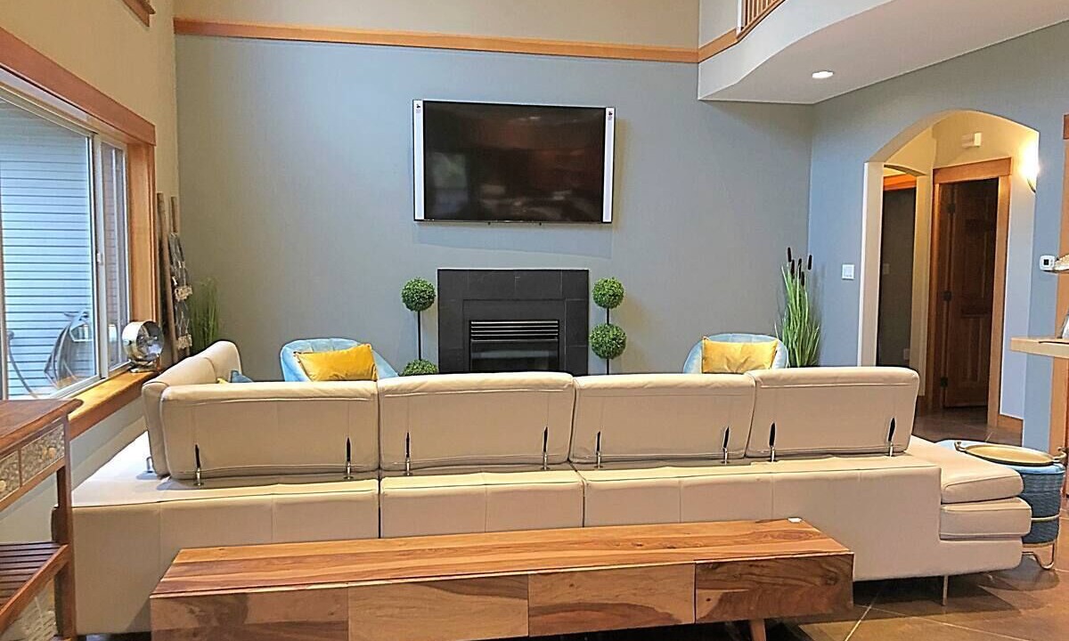 Photo of Livingroom in Central Saanich