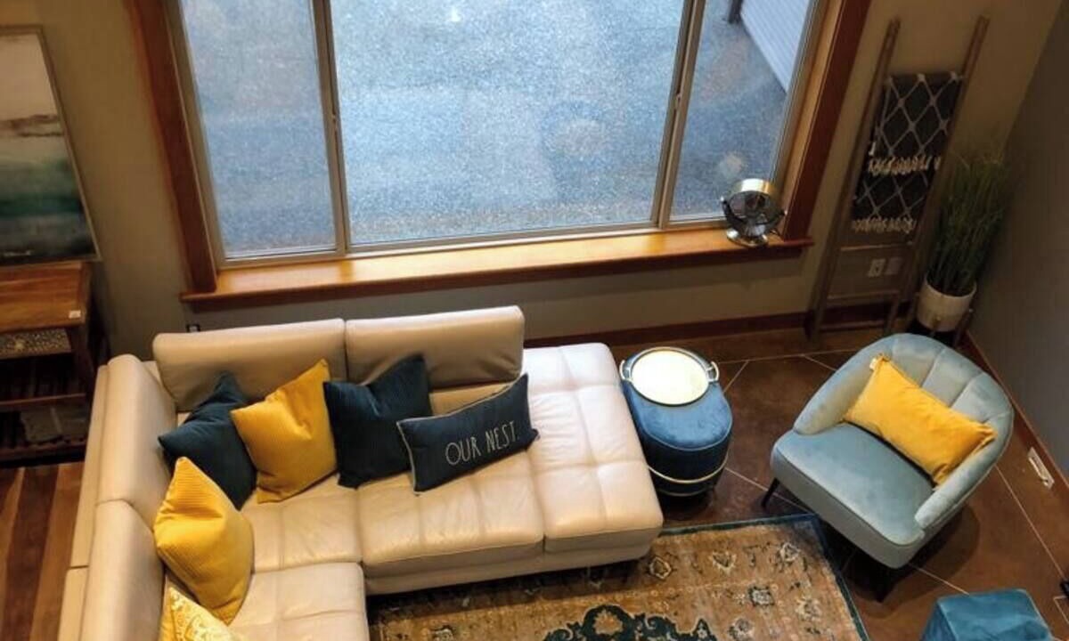 Photo of Livingroom in Central Saanich