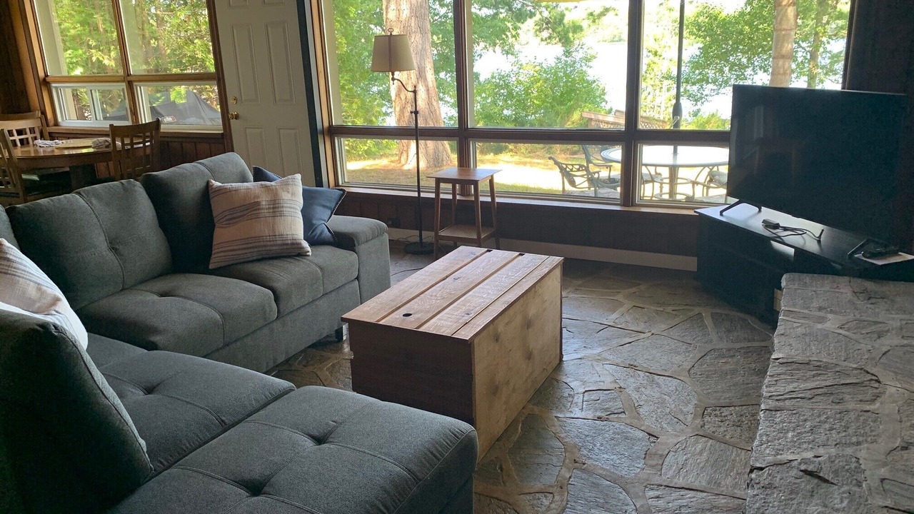 Photo of Livingroom in Honey Harbour