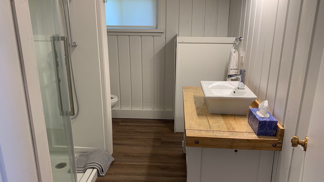 Photo of Bathroom in Honey Harbour