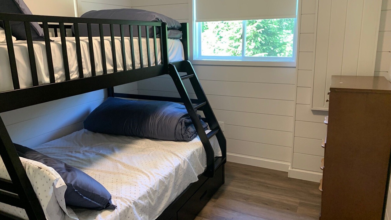 Photo of Bedroom in Honey Harbour