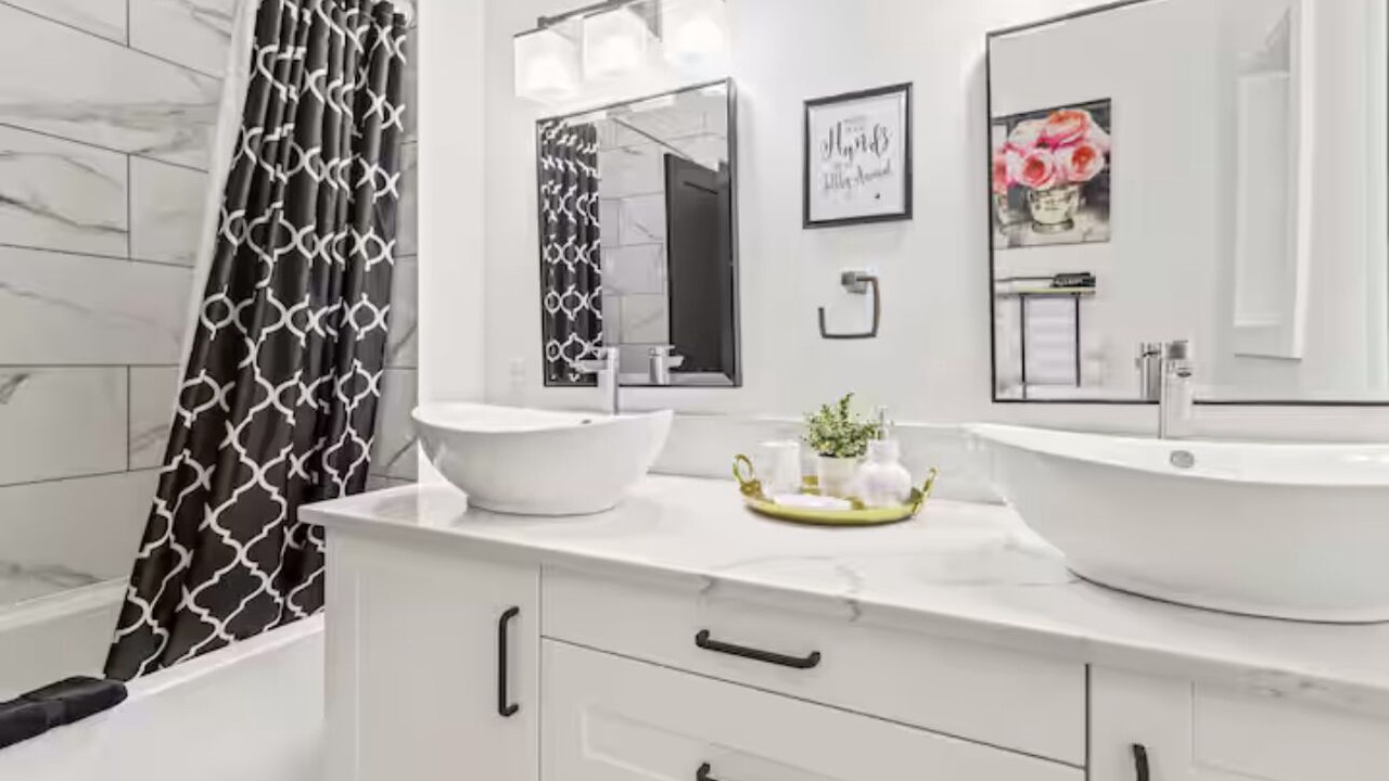 Photo of Bathroom in Swansea Point