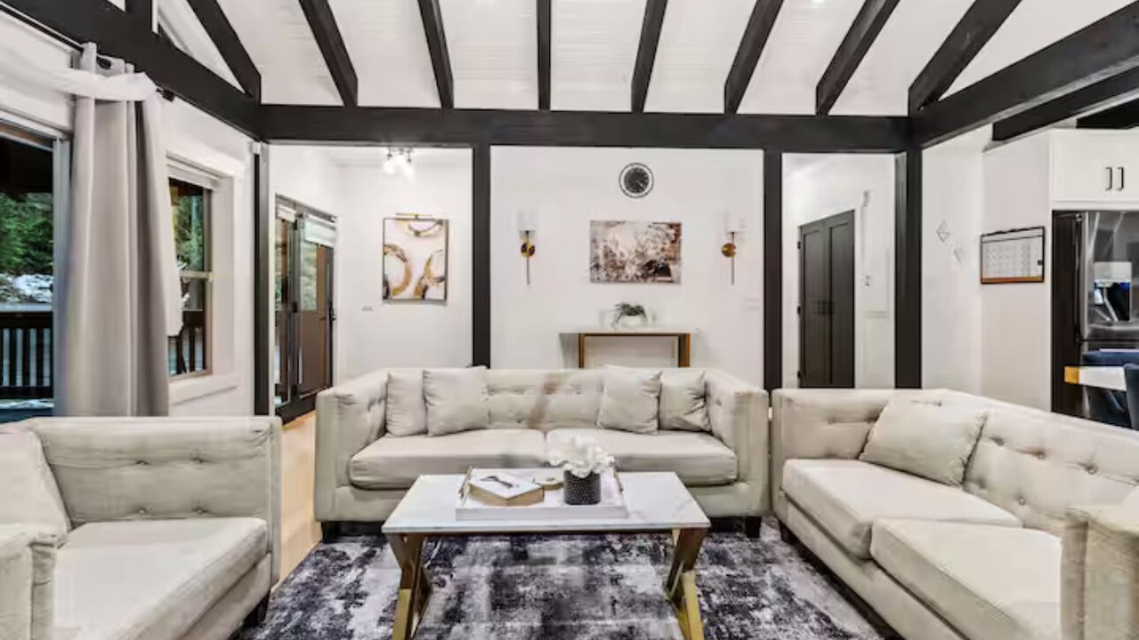 Photo of Livingroom in Swansea Point