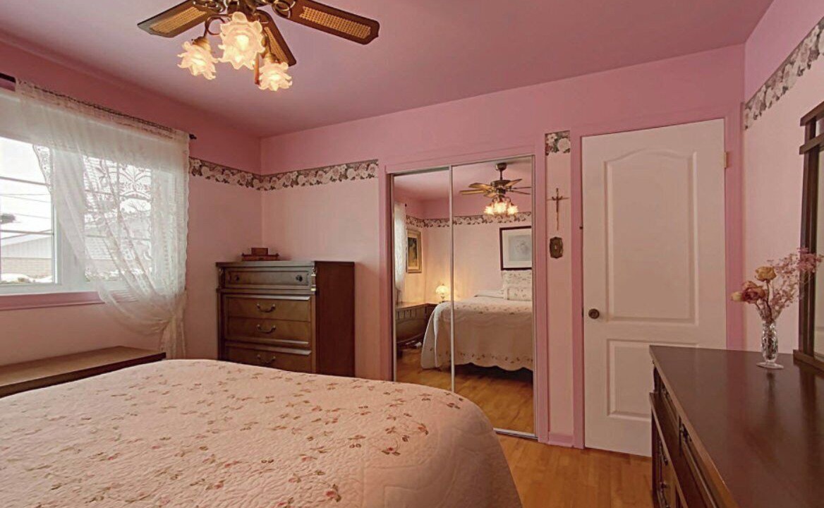Photo of Bedroom in Longueuil