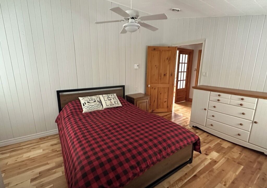 Photo of Bedroom in Sainte-Marguerite-du-Lac-Masson