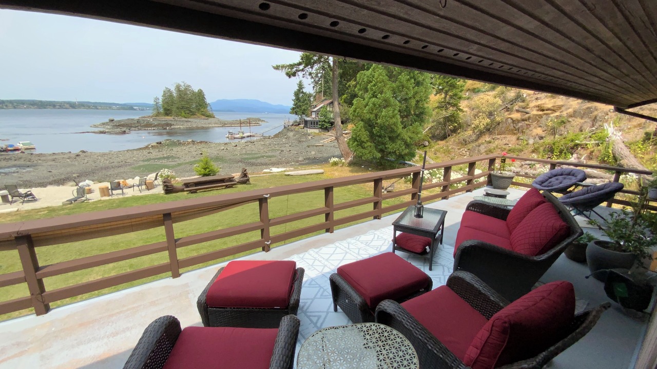 Photo of Patio Balcony in Quadra Island