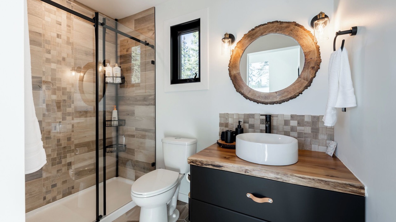 Photo of Bathroom in Nordegg
