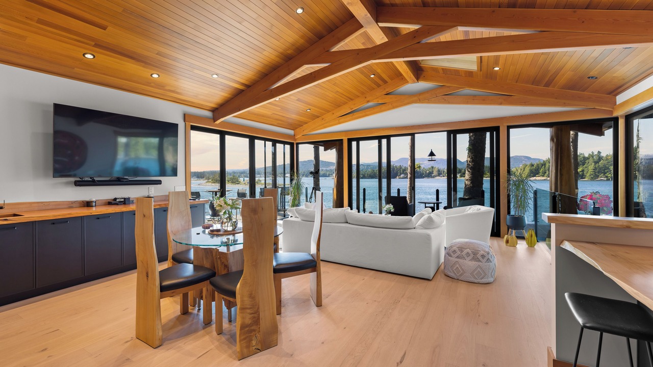 Photo of Livingroom in Juan de Fuca Electoral Area