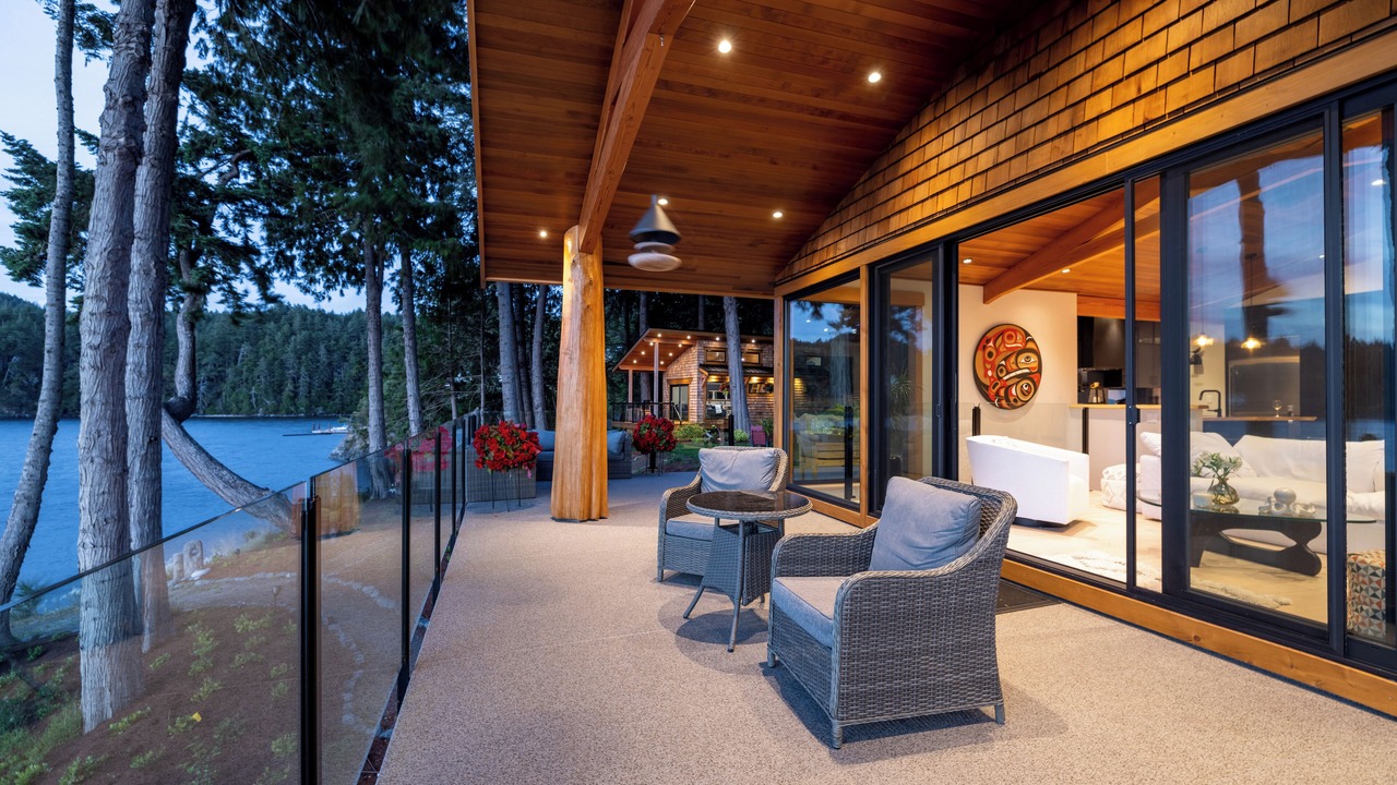 Photo of Patio Balcony in Juan de Fuca Electoral Area