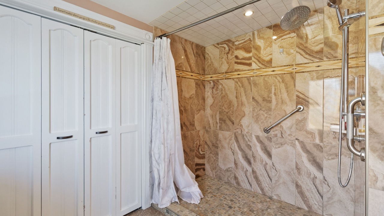 Photo of Bathroom in Heckmans Island