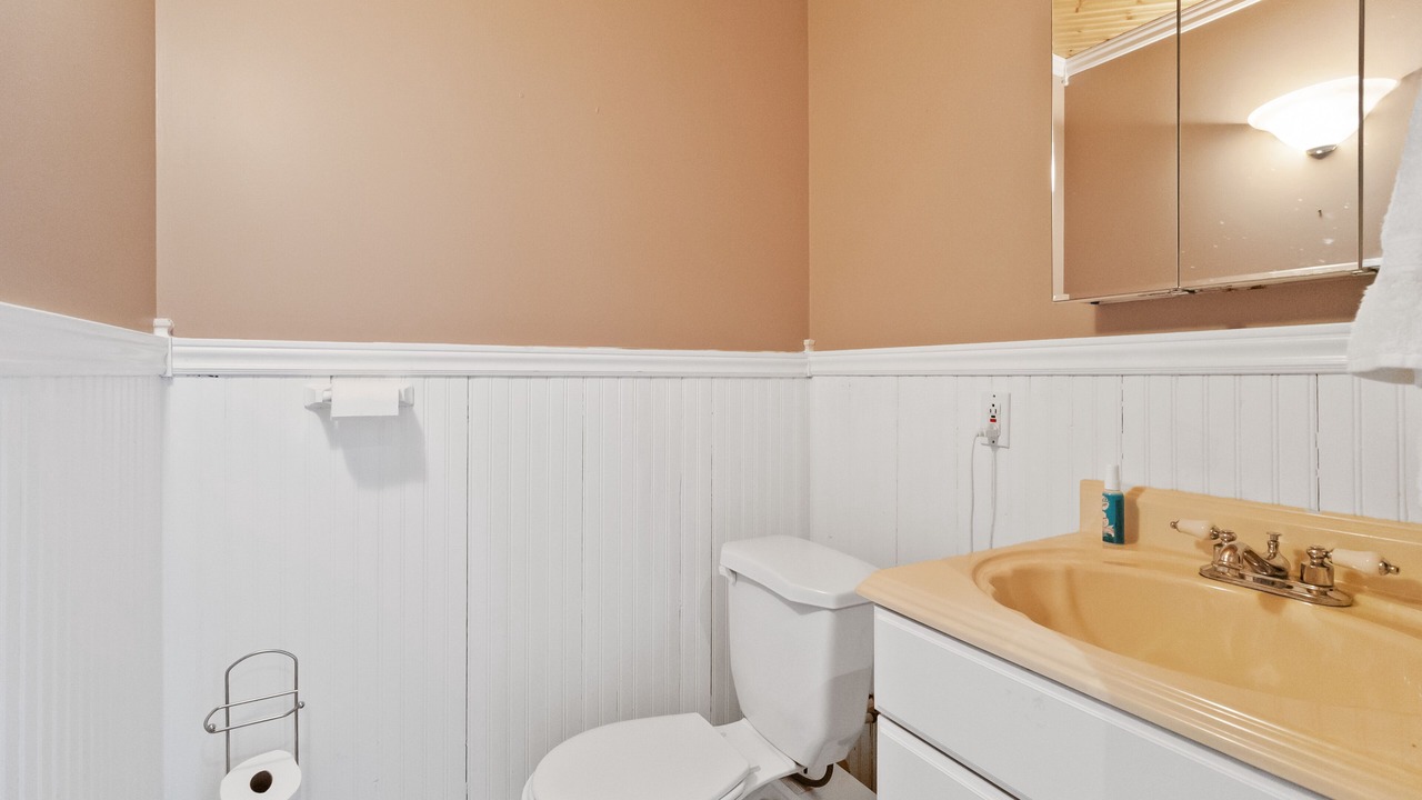 Photo of Bathroom in Heckmans Island