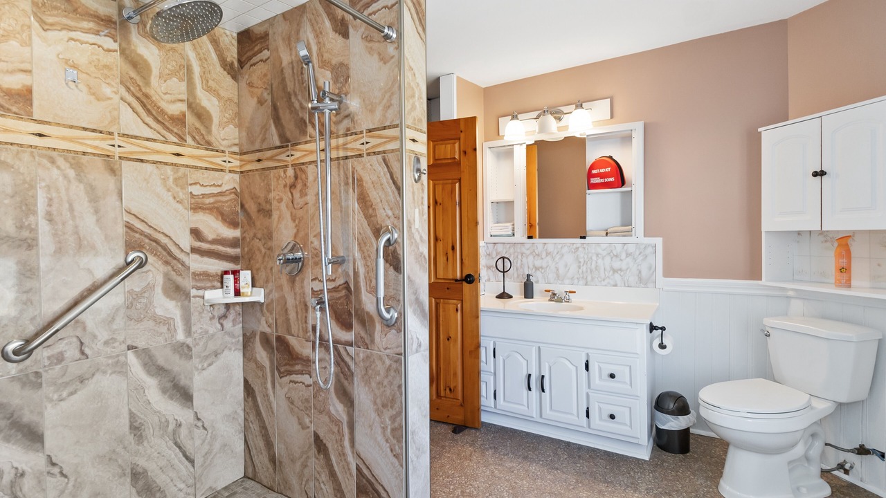 Photo of Bathroom in Heckmans Island