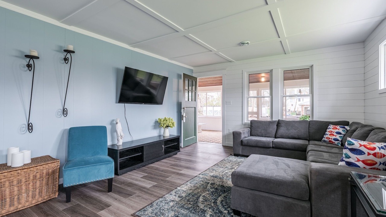 Photo of Livingroom in Waverly Beach
