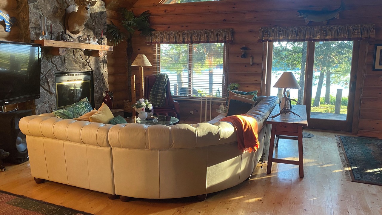 Photo of Livingroom in Sioux Narrows Nestor Falls